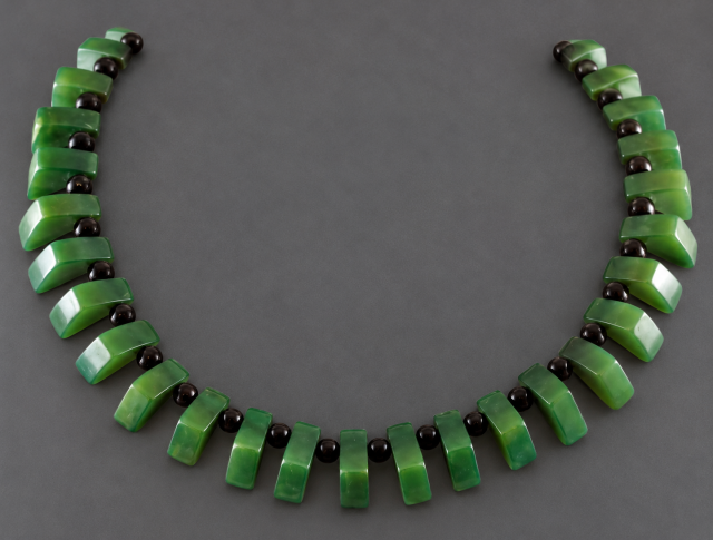 vintage green triangle bead plastic necklace